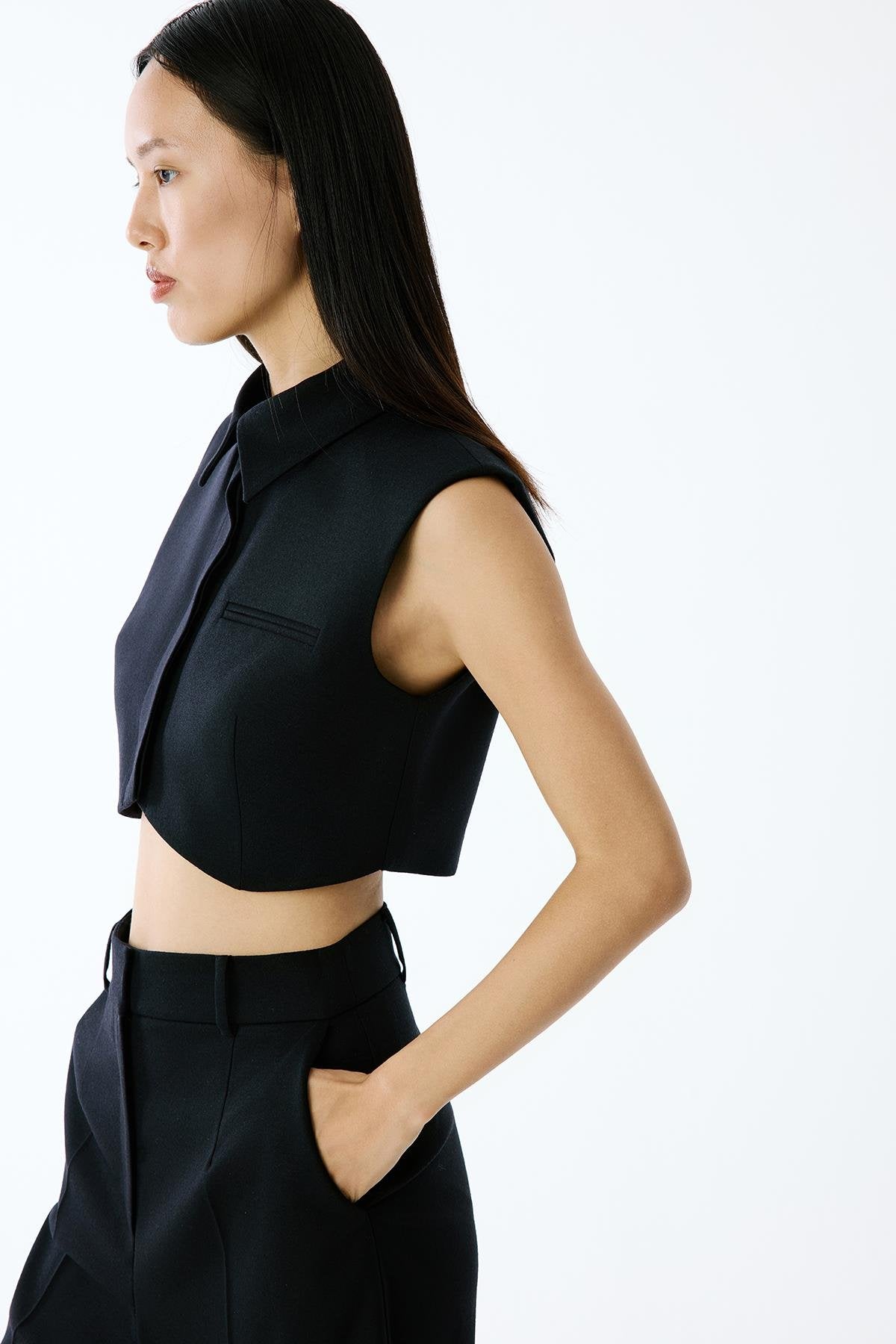 Yün Dokulu Vatkalı Siyah Crop Yelek