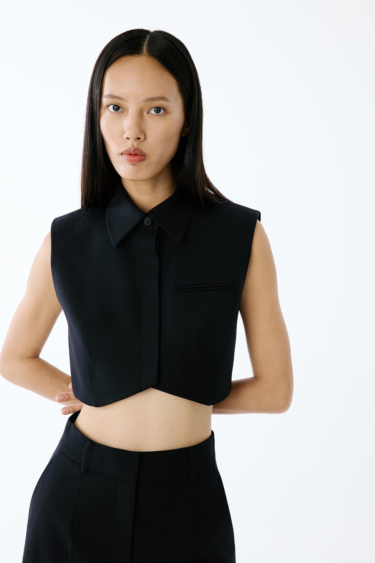 Yün Dokulu Vatkalı Siyah Crop Yelek