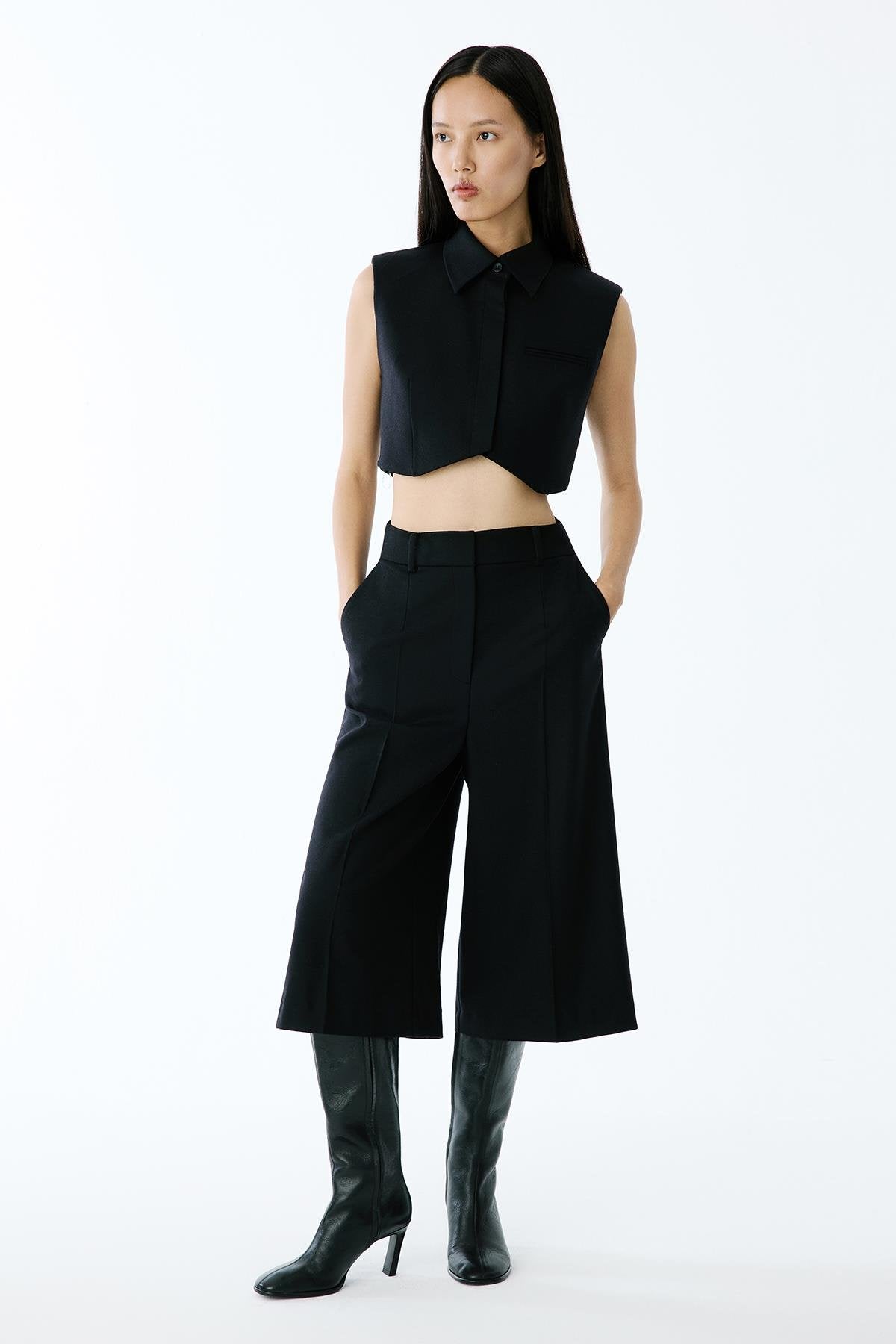 Yün Dokulu Vatkalı Siyah Crop Yelek