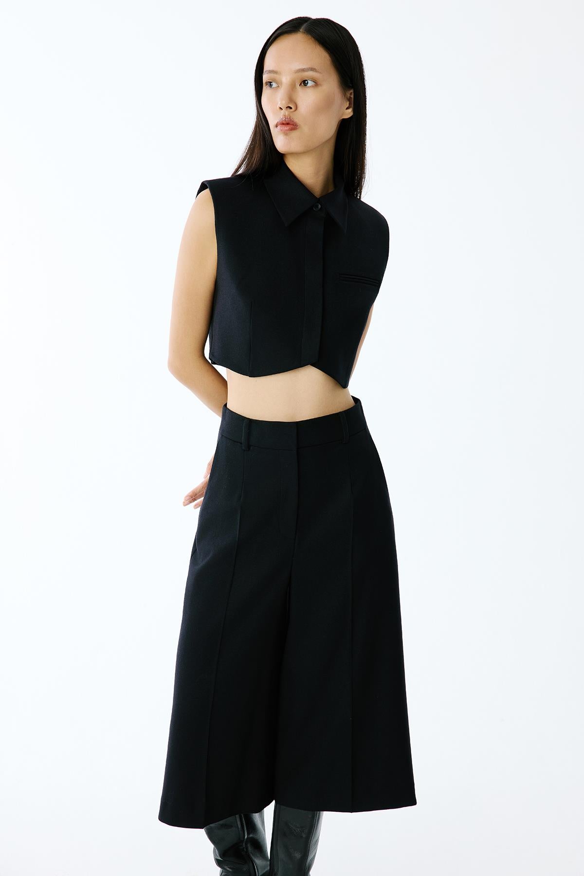 Yün Dokulu Vatkalı Siyah Crop Yelek